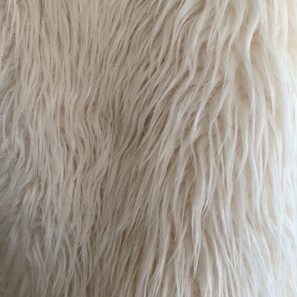 Shaggy Off-White Vest, size XS (oversized style) - Picture 3 of 5